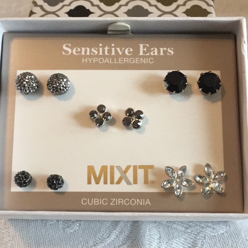 Nwt Too Amazing Bundle Of 5 Sets Of Earrings